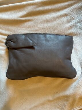 Brio Vintage Gray Leather Knot Clutch